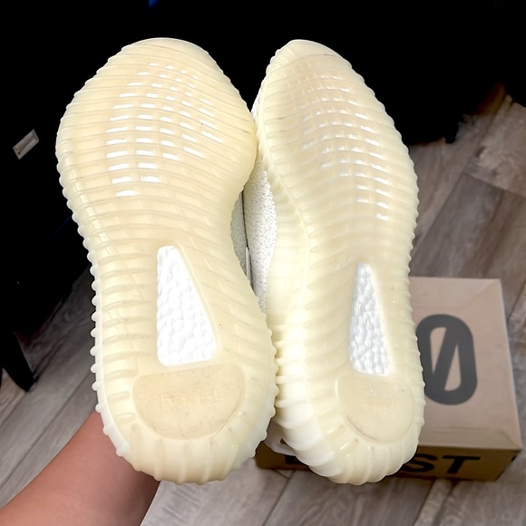 NWT / NIB - YEEZY Boost 350 V2, size 7 - Picture 3 of 5